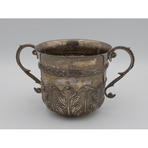 359 - A Victorian caudle cup / porringerDaniel & John Wellby, London, 1897, of late 17th century twin hand... 