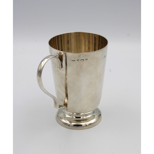 456 - A silver tankard / cupVale & Charles, Birmingham, 1945, engraved inscription and date 1952, 11cm. hi... 