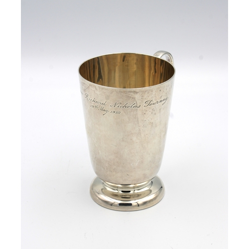 456 - A silver tankard / cupVale & Charles, Birmingham, 1945, engraved inscription and date 1952, 11cm. hi... 