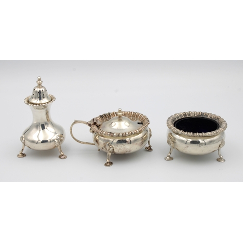 531 - A three piece silver cruet setCharles S Green & Co Ltd, Birmingham, 1976, comprising of pepper, open... 