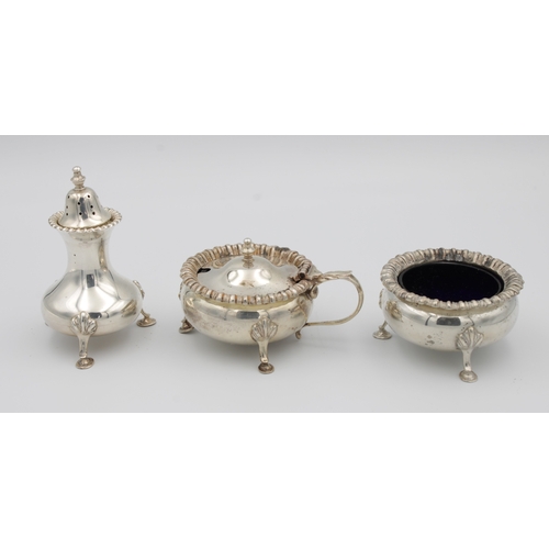 531 - A three piece silver cruet setCharles S Green & Co Ltd, Birmingham, 1976, comprising of pepper, open... 