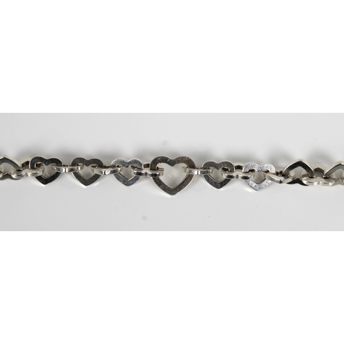 538 - Heart Linked Braceletin Italian Silver (approximately 19cm long)