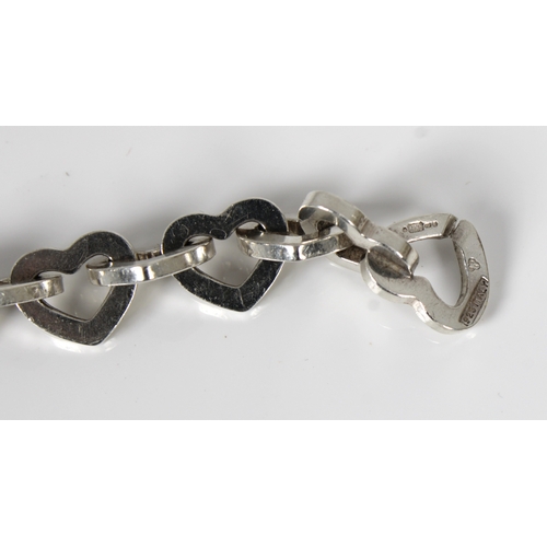 538 - Heart Linked Braceletin Italian Silver (approximately 19cm long)