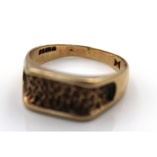 601 - A 9ct gold bark effect gentleman's ringsize U.