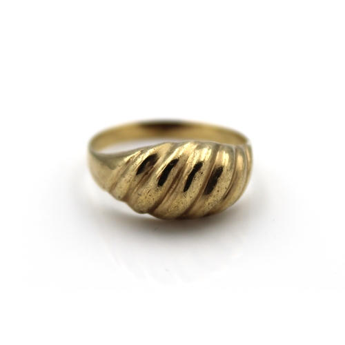 610 - A 9ct gold swirl ringsize R«.