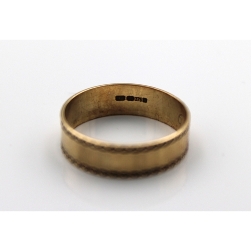 615 - A 9ct gold wide fancy edge wedding bandsize R«.