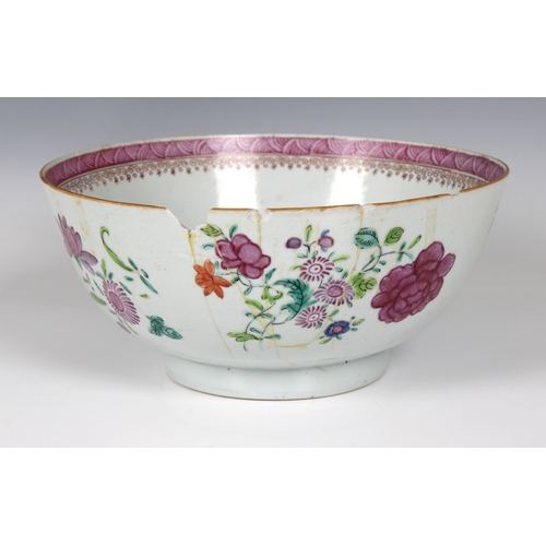 797 - A Chinese porcelain footed bowl23.5cm. diameter (damaged), together with a 20th century famille rose... 