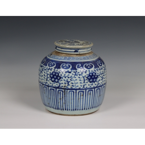 817 - A Chinese blue & white porcelain Ming style jar and coverunmarked, probably late 19th / early 20th c... 