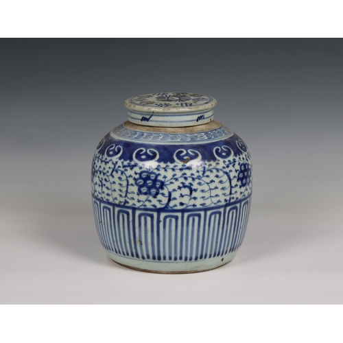 817 - A Chinese blue & white porcelain Ming style jar and coverunmarked, probably late 19th / early 20th c... 