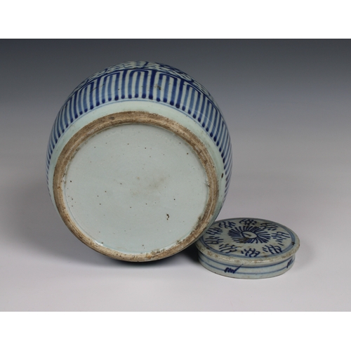 817 - A Chinese blue & white porcelain Ming style jar and coverunmarked, probably late 19th / early 20th c... 