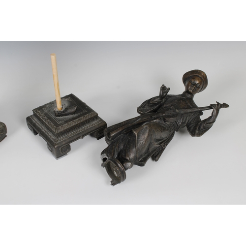 1099 - A pair of late 19th century European spelter figuresof a Chinese woman serving tea and a Chinese man... 