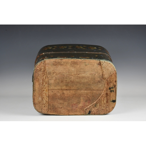 1114 - A Scandinavian / Swedish painted bent wooden dowry box (tine' or 'svepask')19th century, of traditio... 