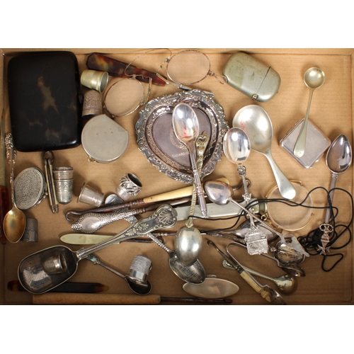 1140 - A rummage tray of collectablesto include trinket boxes, vesta case, thimbles, trays, spoons, Georgia... 