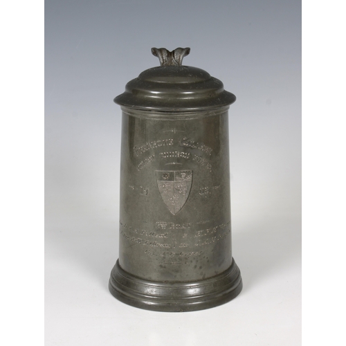 1163 - Rowing interest - A pewter lidded flagon with glass bottom engraved"Pembroke College Christ Chu... 