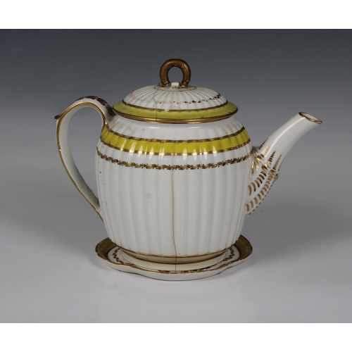 2115 - An early 19th century Crown Derby fluted teapot and stand, yellow ground with gilded decoration, fac... 