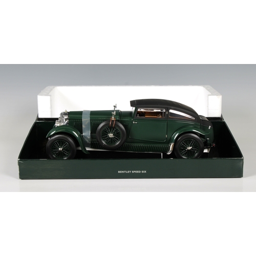 2324 - Minichamps 1/18 Scale Diecast Bentley Speed Six green, boxed.