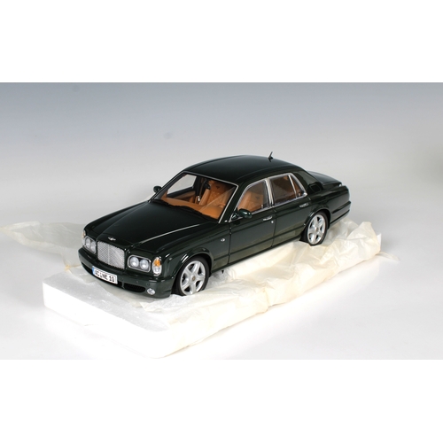 2328 - Minichamps 1/18 Scale Diecast Bentley Arnage T - 2002 green, boxed.