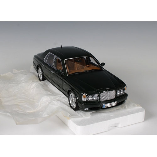 2328 - Minichamps 1/18 Scale Diecast Bentley Arnage T - 2002 green, boxed.