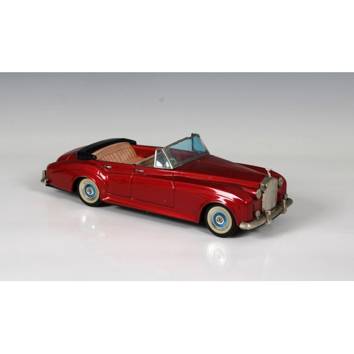 2362 - Bandai 768 (Japanese) -  Automobiles Of The World Rolls Royce Silver Cloud Convertible, friction dri... 