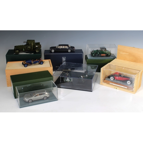 2454 - A group of collectable cars - To include a Heco Miniatures Rolls-Royce Fernandez et Darrin, 11/200 i... 