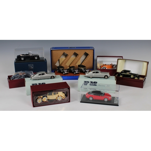 2455 - A group of collectable cars -  To include James Bond 007 -  A boxed Corgi CC06804 1937 Rolls Royce S... 