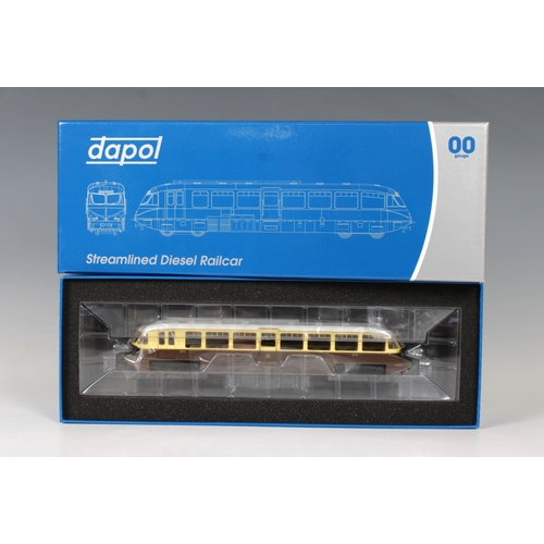 2479 - A boxed DAPOL OO Gauge 4D-011-000 GWR brown and cream Streamlined Railcar No.10.,