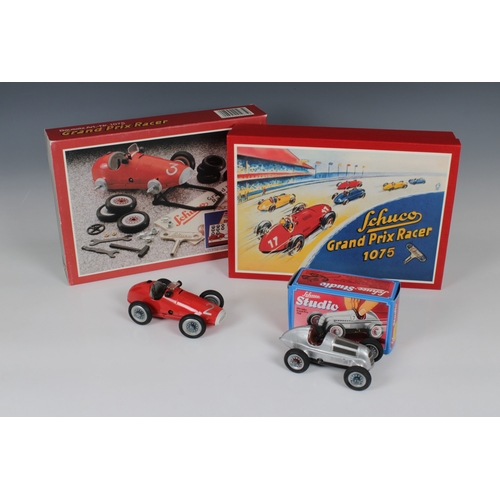 2497 - A Schuco Grand Prix Racer, 1075 clockwork model in original box and sleeve, (made up) Bausatz Art -N... 