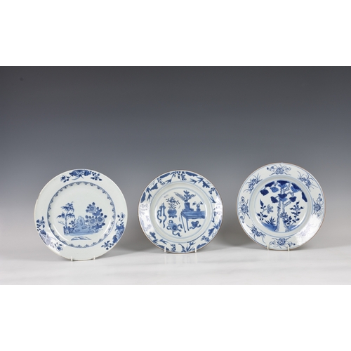 238 - Six Chinese export porcelain blue and white plates and soup dishes 18th / early 19th century, all ci... 