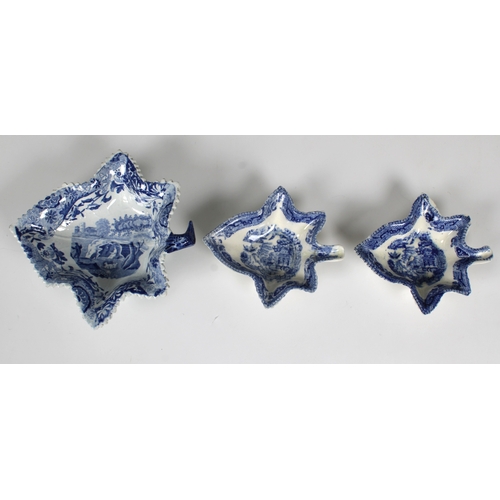 471 - Three early 19th century transfer printed blue and white ceramic pickle dishes vine leaf form, one n... 