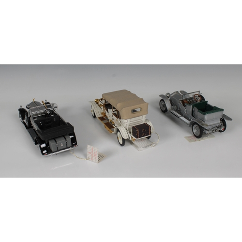 513 - Two Rolls-Royce Franklin Mint precision models to include 1911 & 1925 Silver Ghost, together with a ... 