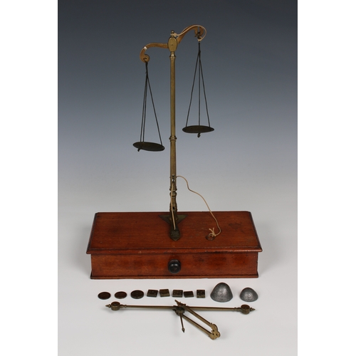 84 - A folding set of brass apothecary scales in a box with single drawer and weights by Degrave, Short, ... 