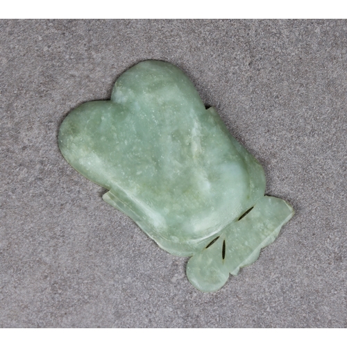 87 - A Chinese pale celadon jade shallow leaf-carved brush washer 4 x 2½ x ¼ in. (10.2 x 6.3 x 0.6 cm.) d... 