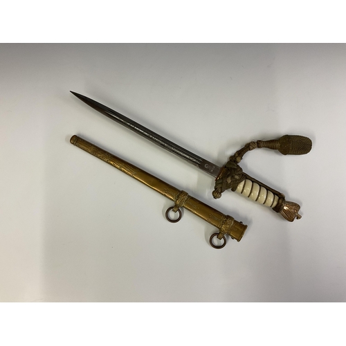 113 - A WWII Second World War Third Reich Nazi German Kriegsmarine Officer's Naval dirk / dagger, eagle po... 