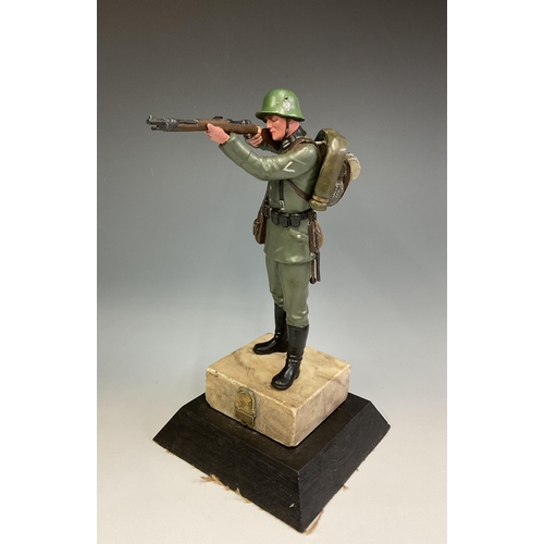 124 - WW1 Imperial / Weimar era German Army Officers desk ornament of an Infantry Soldier with rifle, meta... 
