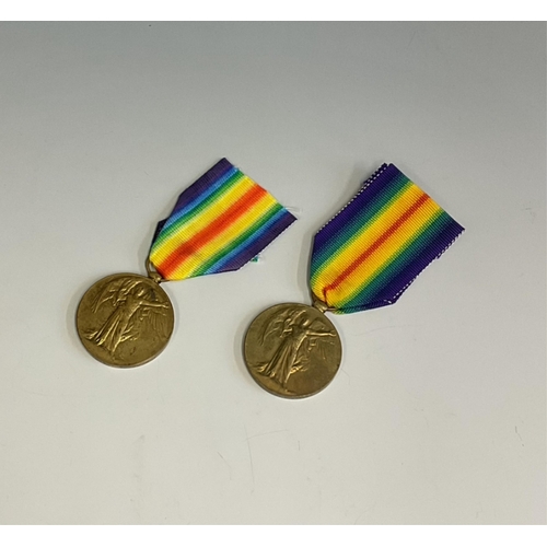 146 - WWI Victory medals, awarded to 40356 PTE P. SMITH MANCH. R. & 28611 PTE J. M. COLLIER NORTH. D. FUS.... 