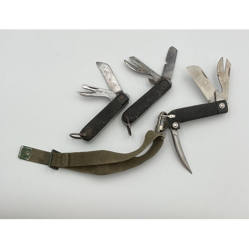 87 - WWII military issue British army knife, with broad arrow mark to blade and dated 1944, together with... 