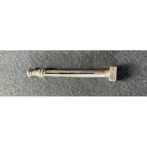43 - An extremely rare George III silver Porte crayon with vinaigrette terminal, unmarked, engine-turned ... 
