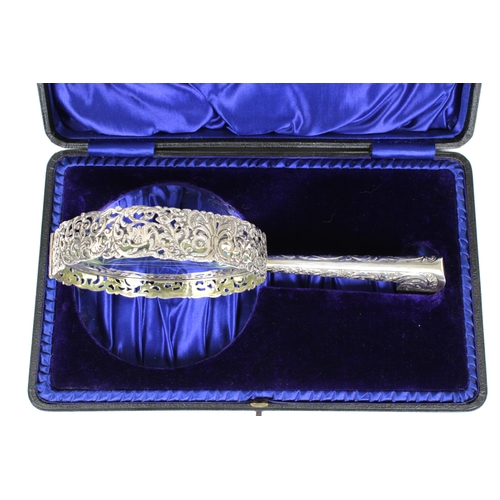 12 - A fine Edwardian silver magnifying glass, in fitted case, Samuel Jacobs, London, 1908,  the 120mm. l... 