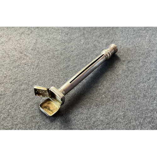 43 - An extremely rare George III silver Porte crayon with vinaigrette terminal, unmarked, engine-turned ... 