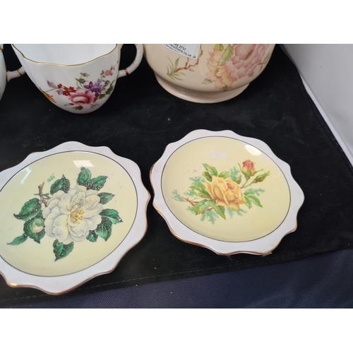 65 - Crown Devon Pot and a pair of Crown Derby Cups and Saucers