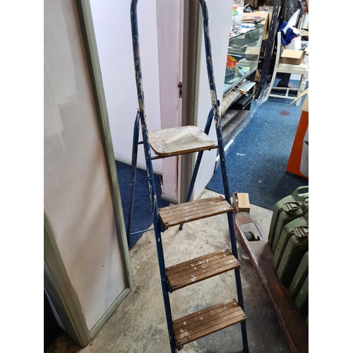 Lot 933       