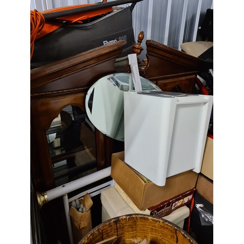 2A - Contents of a 290 sq foot house clearance self storage unit. To include furniture, bric a brac, tool... 