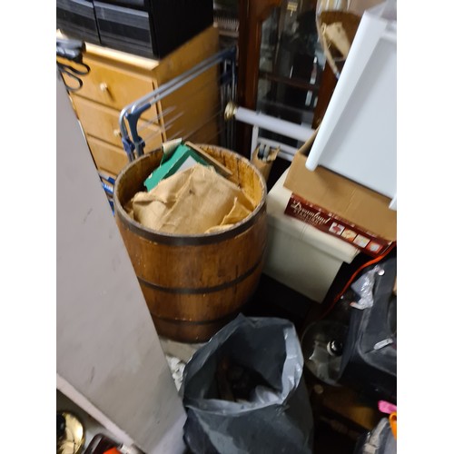 2A - Contents of a 290 sq foot house clearance self storage unit. To include furniture, bric a brac, tool... 
