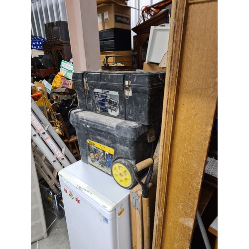 2A - Contents of a 290 sq foot house clearance self storage unit. To include furniture, bric a brac, tool... 