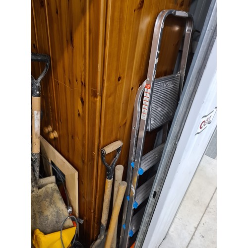 2A - Contents of a 290 sq foot house clearance self storage unit. To include furniture, bric a brac, tool... 