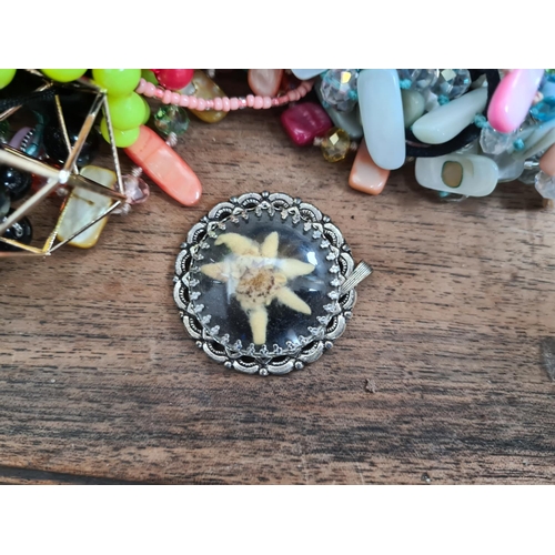 75 - Good lot of assorted costume jewellery