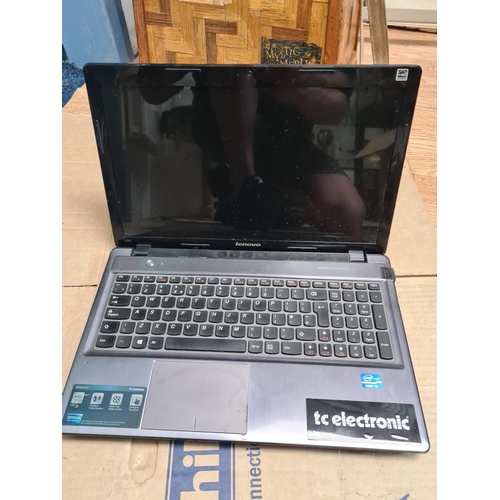 386 - Lenovo Ideapad Z580 Laptop Working with Charger NO HD