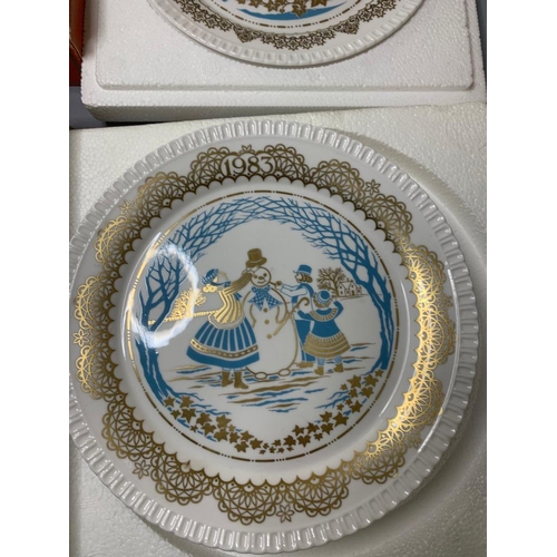 252 - 6 Boxed Spode Christmas Plates