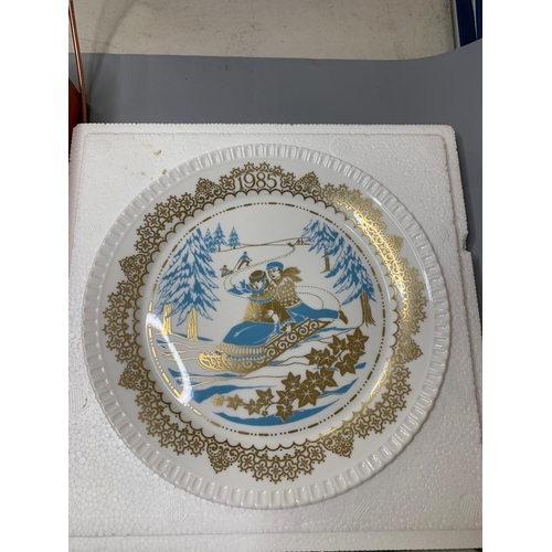 252 - 6 Boxed Spode Christmas Plates