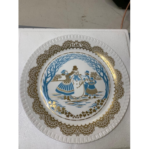 252 - 6 Boxed Spode Christmas Plates